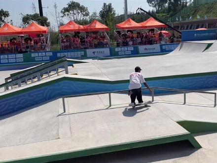 #全运会#滑板 9月11日,十四运会滑板男子街式决赛中,陕将高群翔以24.31的成绩摘得金牌。#陕西