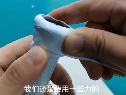 你缠手胶都习惯缠封口胶吗?#羽毛球 #手胶 @DOU+小助手