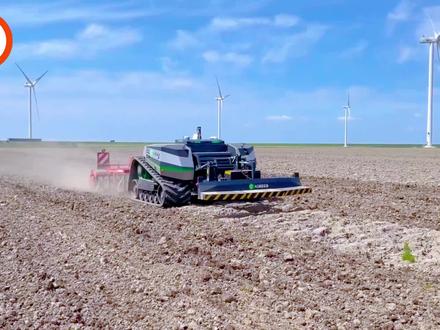 荷兰农场智能机器人耕地技术,搭载不同模块,实现多类型农业作业 #现代化农机 #智能机器人 #农业机器人