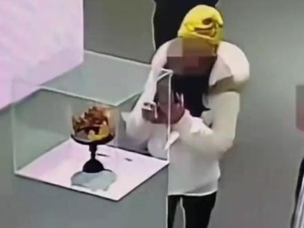 大家站小孩这边不是没有道理的#黄金凤冠 #掉落 #小孩 #黄金辨真假