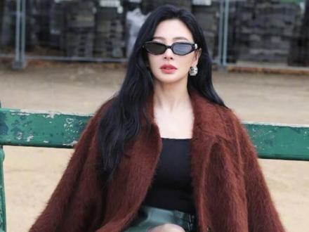 2026第一瓜演员张雨绮被前夫袁巴元的前妻葛晓倩实名举报代孕 让子弹在飞一会儿不信谣不传谣。