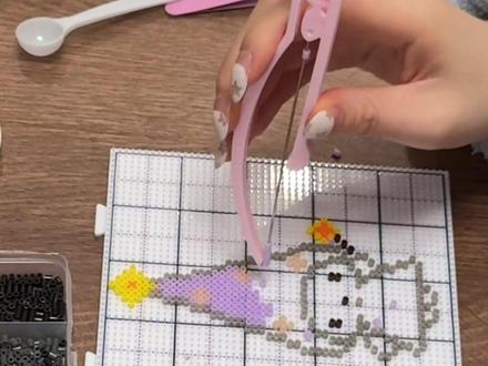 两眼一睁就是拼
#拼豆 #我染上了拼豆 #拼豆图纸 #拼豆板 #拼豆工具推荐