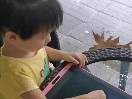 3岁2个月灵魂画手来了,抖友们帮我看看她画的外婆像不像?(上个月库存视频)#孩子画的画 #3岁画画 #灵魂画手 #儿童绘画作品