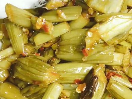 广西的小伙伴你们还记得那芋头梗做成的酸菜吗?杀粥神器煮一锅粥都不够吃那种😂北方有木有?#广西 #美食