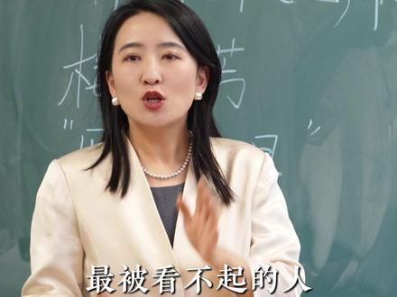 位卑未敢忘忧国——梅兰芳 全网播放量20亿的短剧《Enemy》,为什么让无数人破防?因为它拍出了普通人深陷绝境时,依旧不肯折腰的傲骨。这不禁让我想起京剧大师#梅兰芳 。在那个山河破碎的年代,他蓄须明志,宁死不给日本人唱戏。其实中国人最敬重的,从来不是一个人有多风光,而是在关键时候,他的骨头有多硬。总有人在所有人都觉得该低头的时候,偏偏他把那口气,留下来了。#Enemy #英雄 #家国情怀
