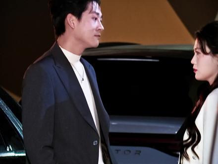 霸总式警告
一个吻就撕碎所有纠缠,
这压迫感谁顶得住啊!
不是深情,是警告!
这一吻里全是碾碎纠缠的狠劲,
张老师把‘man’刻进了骨子里”
@张旋 #张旋 #驯野2 #吻戏花絮 #前夫哥张旋 #实力派演员