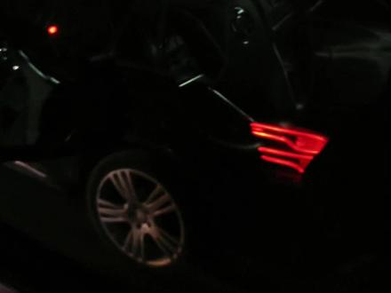 别克昂科旗,真棒,熄火后显示屏一直亮,直到没有电,解决办法就是随身小扳手,拔电源,重插!我都会了!