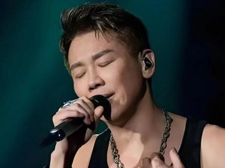 陶喆终于找到了他的“华语乐檀”!檀健次即兴演唱!直接征服全场#陶喆 #檀健次 #胡彦斌 #娱乐评论大赏