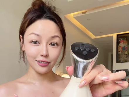 终于知道美女为什么每天刷啊刷!!!好用好用!出痧快还不疼,夏天快冲啊姐妹们#经络刷#刮痧仪#紧致塑形#敏煌多功能经络刷