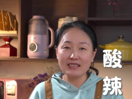 这个酸辣包菜姐妹们一定要去试哈,酸辣爽口,非常的解腻#包菜丝 #动手自己做美食