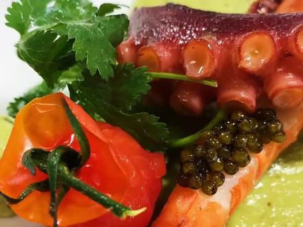 章鱼黑虎虾配牛油果酱一道轻食美食😏