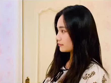 #可仙可甜 #重庆主持人白雪 如果有人给你发微笑脸,该怎么回。看我的原创方法。分享大家直接用。@DOU+小助手