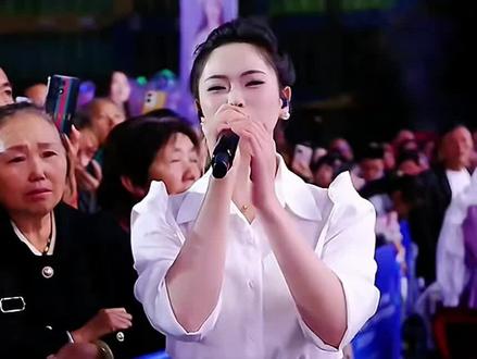 父母养儿不易,大家都要孝敬父母双亲,一段十跪父母恩感动了多少人