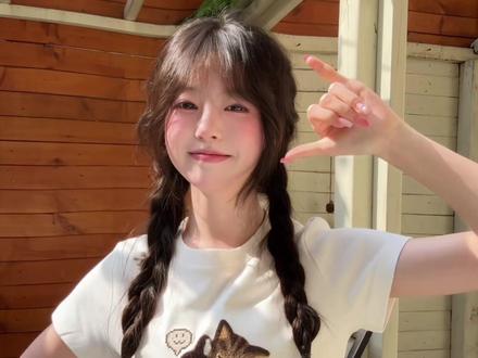 那个姑娘带不上是因为墨镜的问题啦 #小芋头摇 #手势舞 #爱情公寓