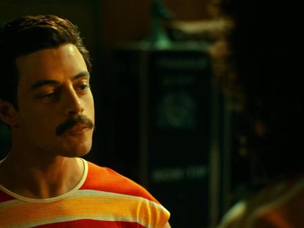 42分钟带你看完高分电影《波西米亚狂想曲》,致敬摇滚传奇牙叔