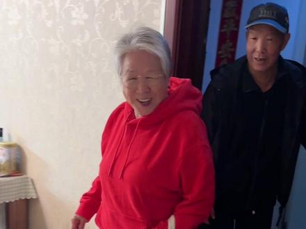 大宝休息回来了,全家聚在一起,又是热热闹闹的一天#我们#生活