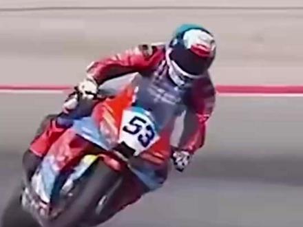 张雪机车夺冠 发动机“心脏”原来是青岛造 日前,张雪机车在WSBK葡萄牙站夺冠,摩托车发动机曲轴生产商原来是青岛德盛机械。
(齐鲁晚报·齐鲁壹点 宋祖锋)