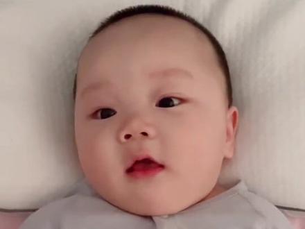 又不上班又不上学的,天天起那么早干什么?当妈后睡的比狗晚,起的比鸡早,睡个懒觉都不得了😂#人类幼崽成长计划 #人类幼崽成长记 #萌娃 #宝妈带娃日常 #小朋友的大世界