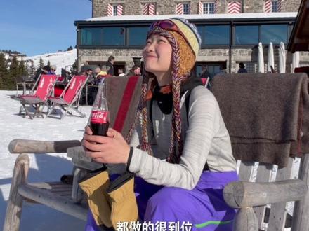 怪不得说欧洲可以滑到80岁!让滑雪变舒适🪄 这次来瑞士过了10天的滑雪生活,找了教练,见识了超绝雪场Villars和Saas-fee,甚至还看了滑雪世界杯,但最最让我“wow”的就是—欧洲人的滑雪态度!
让我更深地感受到:户外运动不一定是竞技,也可以:好好用一种新的方式享受自然~把户外玩得更舒适有乐趣也是一种生活智慧~
这次从里到外的舒适也少不了智慧羊,从日常、户外、出行都离不开的Smartwool美丽诺羊毛袜,到贴身层的柔软温暖,从里到外、从头到脚都让人更好地享受了这次滑雪旅行~
#旅行让我看不一样的世界 #户外旅行这样拍才够酷 #滑雪 #双板滑雪 #瑞士