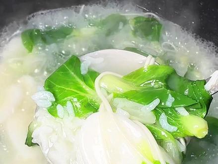 #家常便饭 这碗年糕泡饭只有安徽人才懂吧,吃不完的冷饭你就这样做#家常菜 #安徽省省菜 #美食 #小助手