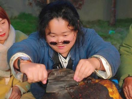 快过年啦,今天花了800买了个黄牛头,给大家做个麻辣牛头,麻辣鲜香,一家人吃的可开心了!#乡村守护人