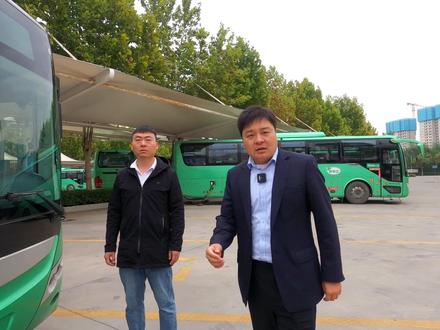 公交车驾驶员运营一趟车回来打不开驾驶舱门,可把自己急坏了! #公交司机 #公交人 #公共交通 #公交迷