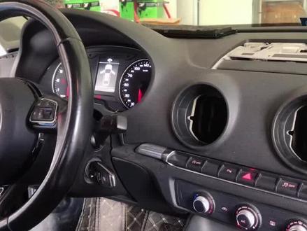 奥迪A3屏幕升降不了