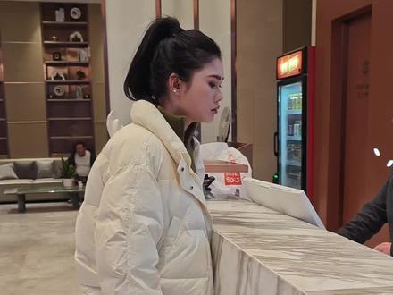 #郑艺 @郑艺🎤浴火重生 大格局,为粉丝解决方便