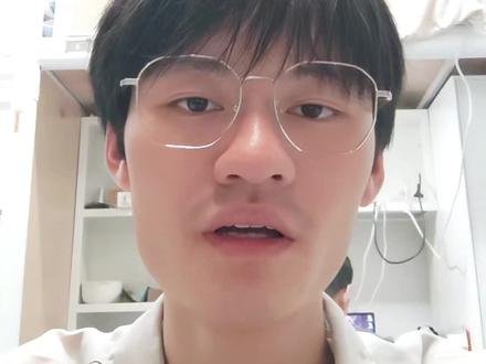 “认知鉴定”是精英式的傲慢 随处可见的认知鄙视链,总有人凭借学识、圈层、眼界自带优越感划分高低。人人本无层级之分,思想亦无贵贱之别,这样无形的偏见,实在难以认同。
参考资料及推荐阅读:
《精英的傲慢》迈克尔·桑德尔,主要见第一章:赢家与输家
引用观点:
福柯:知识/话语权力
拉康:镜像阶段
欧文·戈夫曼:污名化理论
#哲学 #社会学 #福柯 #欧文戈夫曼 #社会观察