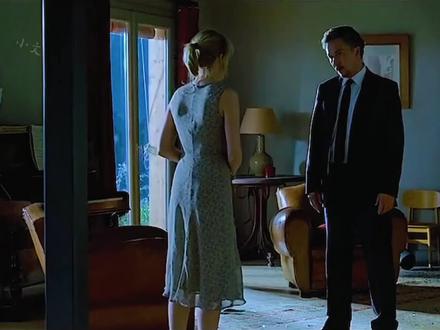 爸爸给自己的儿子送的飞机模型,飞机模型自己会飞起来了 #快嘴唠唠片 #爱在飞翔 #影视解说 #因为一个片段看了整部剧 #好剧推荐