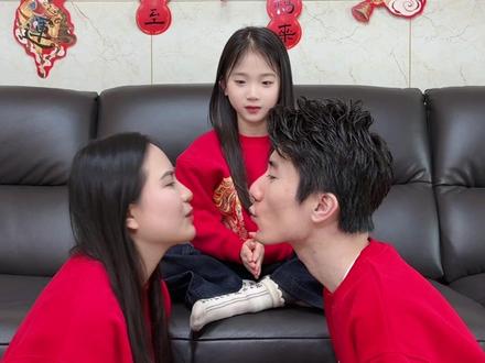 这哪里是生女儿,明明是给自己生了个小情敌😂😂#爸爸的小情人 #骗你生女儿