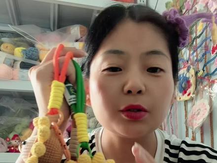 向日葵娃娃线材和配件详细介绍 忘跟大家提啦,钩这个向日葵娃娃用的是金岚1.8的钩针哦~#手作向日葵教程 #向日葵娃娃 #我的手工作品 #手工礼物 #毛线钩织