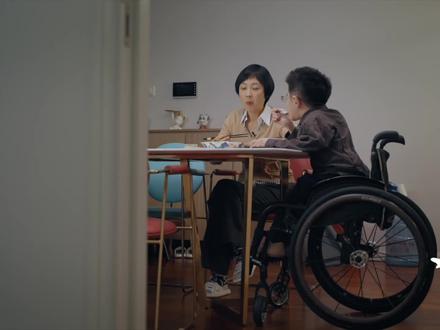 向死而生!18岁刘大铭远渡重洋求医成功,在绝望中杀出一条生路!(中) #高校教授几乎浑身插满钢针 #中国人的家