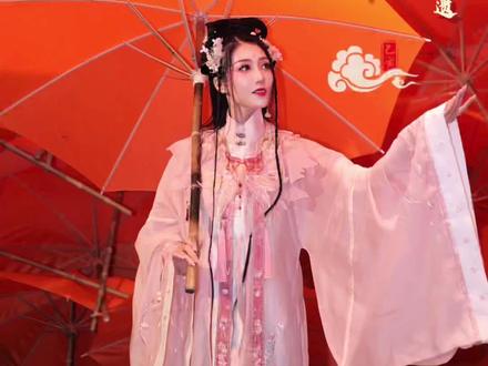 今天撑起非遗油布伞,绽放传统文化自信,变身古装游戏美女啦 #游戏和非遗产生的神奇化学反应