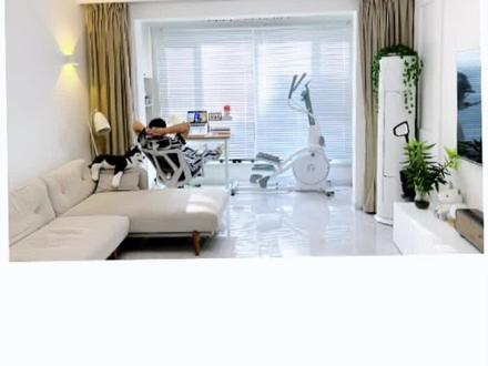 #阳台改造 小户型阳台改造的书房,最大缺点就是阳光晒得难受,最近终于把百叶帘安排上了。#百页帘