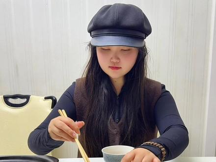 闺女清明节放假回家了,做个她最爱吃的鸡蛋软饼,卷菜卷肉都特别好吃 #美食分享 #早餐饼 #鸡蛋饼 #自己做出来的才好吃
