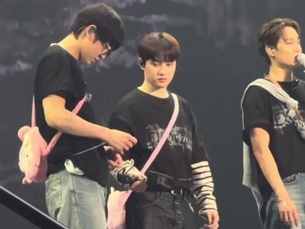 笑死,这声“阿加西”线上直播都听得一清二楚的 #EXO #exo演唱会 #朴灿烈 #都暻秀 #吴世勋