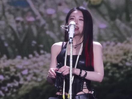 少女的许愿池碰上了最真诚的人 因为担心后排的朋友拿不到饭撒所以特意买了一个望远镜 上天入地我再也找不到比你更好的人了🥹#喻言 #喻言榆野岛巡演记