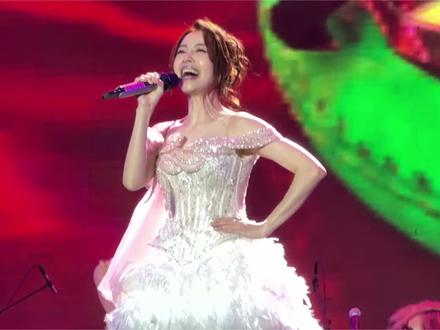 先给大家看看第一位不老女神徐怀钰,爱了爱了!😍
时光在她身上仿佛按下了暂停键,从当年的《我是女生》到现在的舞台,依然是那个元气满满、眼里有光的Yuki!✨#徐怀钰分飞 #徐怀钰踏浪 #徐怀钰再唱我是女生