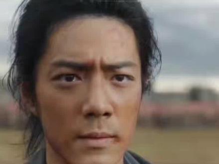 近期的“好看”定义正在被悄悄改写。当一些古装男主因妆容过于精致被调侃为“粉底液将军”时,另一场关于“美”的深度实践,正引发截然不同的讨论。
#肖战 #粉底液将军 #得闲谨制 #肖战一脚把我踹进内娱 #影娱漫谈编辑部