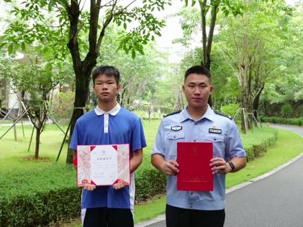 带着热忱,奔赴藏蓝海洋!欢迎2025级新生!#录取通知书拿到了 #郑州警察学院 #藏蓝青春 #录取通知书 #藏蓝青春警色年华