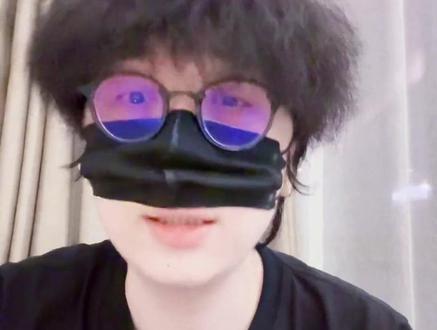 【赛雷】大头鹰盯着看女主播?满脸痴象 流口水, 鹰嫂气到不说 【赛雷】大头鹰盯着看女主播?满脸痴象 流口水, 鹰嫂气到不说话了!
#赛雷 #大头鹰 #大漠叔叔 #婚礼现场