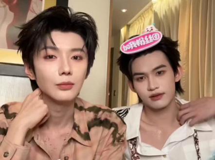我们以后不说擤鼻涕纸我们以后说这是宝宝湿巾~#云旗 #郝熠然 #直播录屏分享