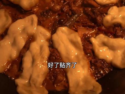 爷爷做的地锅兔贴锅饼,奶奶说做的好吃的很!#农村美食 #抖音美食创作人 #新农人计划2021