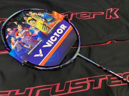 打多了各种高端拍,回头用用这支中端进攻球,超甜超甜,没有特点,也许就是最好了特点,不废体力的后场球,不需要全力才能驱动的杀球,网前可以封网,后场可以突击,这就够了,还要啥自行车!#羽毛球 #享受羽毛球带来的快乐 #羽毛球拍 #是时候展现真正的技术了 #体育用品