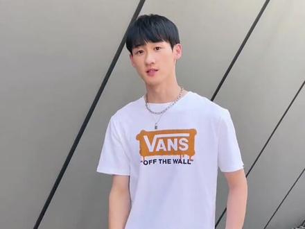 清新橄榄绿,一脚踏入夏日~#夏日穿搭