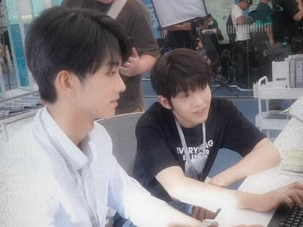 1.10日约上很久没见的初代同事一起看电影《不过是上班》吧!还是像之前一样放声大笑,聊聊近况。#电影不过是上班 #吴俊霆 #李孝谦