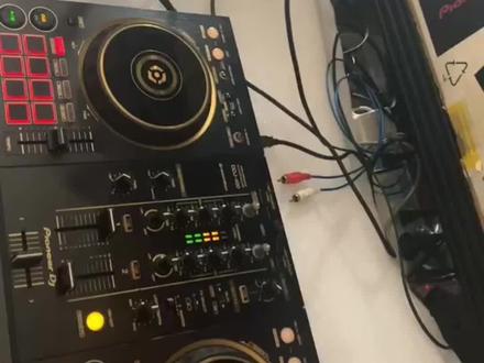 给客户演示先锋DDJ-400连接手机功能,不要不相信你买了之后手把手告诉你怎么连接。#打碟嗨起来 #ddj400接手机 #dj打碟教学