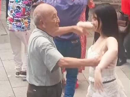 正骨大爷今天笑开了花#拍摄现场 #正能量