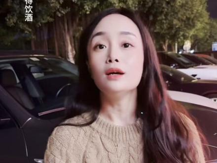 皇后酒吧强势回归0.99元畅饮12支伐洛克潮饮或者12瓶崂山啤酒➕2份小吃➕1份果盘。不到1元钱就可以和朋友嗨玩一整晚,天,快去抢#皇后酒吧#网红酒吧打卡#重庆吃喝玩乐#重庆网红酒吧 #重庆夜生活